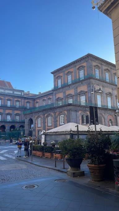 Re Gallo Luxury Apartment Plebiscito In Via Chiaia Neapel Exterior foto