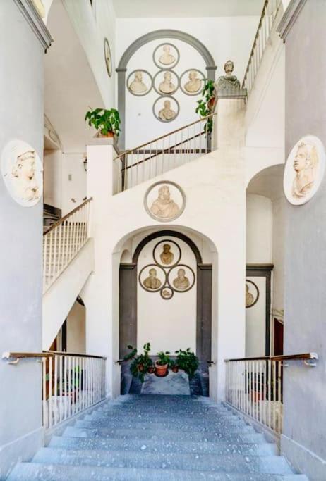 Re Gallo Luxury Apartment Plebiscito In Via Chiaia Neapel Exterior foto