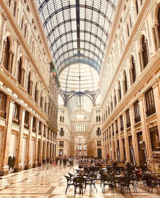 Re Gallo Luxury Apartment Plebiscito In Via Chiaia Neapel Exterior foto