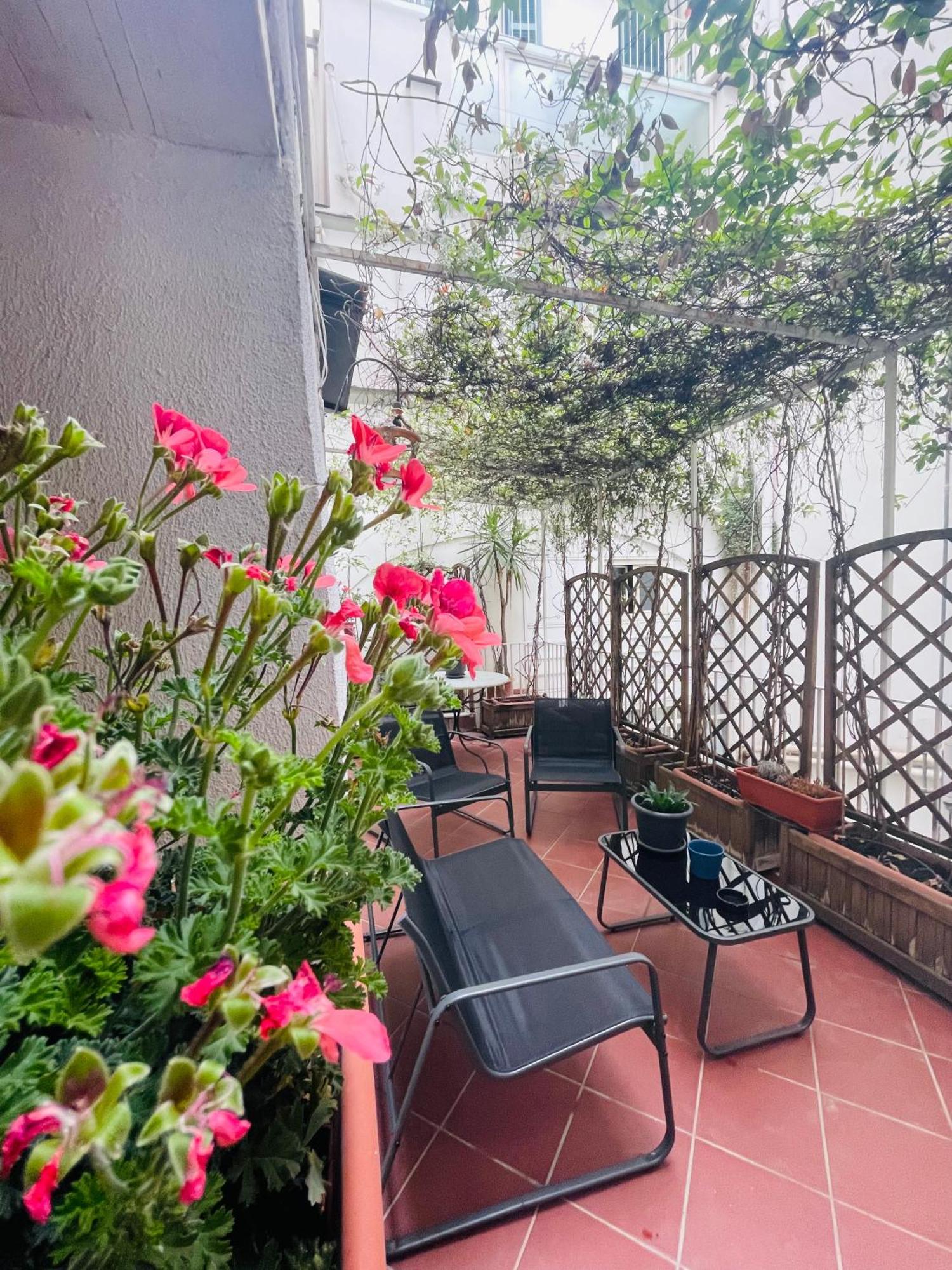 Re Gallo Luxury Apartment Plebiscito In Via Chiaia Neapel Exterior foto